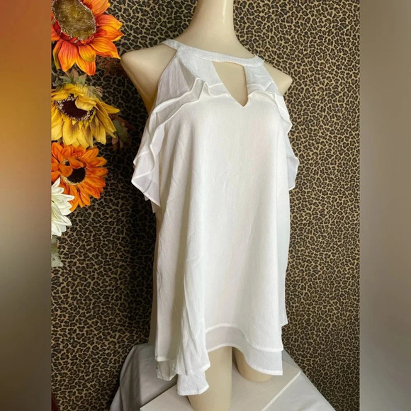 🌴3/$30🌴DOE & RAE Off White Cold Shoulder Ruffled Keyhole Blouse NWT - Picture 3 of 10